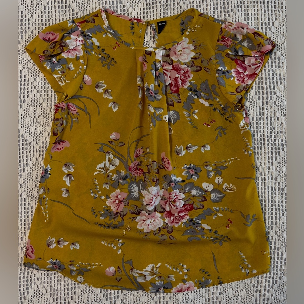 Mustard Floral Blouse Size M– High Neck Cap Sleeve Top with Pleated detail